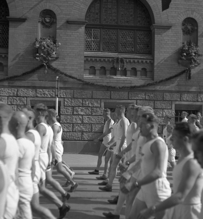 um 1936. Dresden. Drittes Reich. Nationalsozialismus. Umzug / Marsch der Sportler.