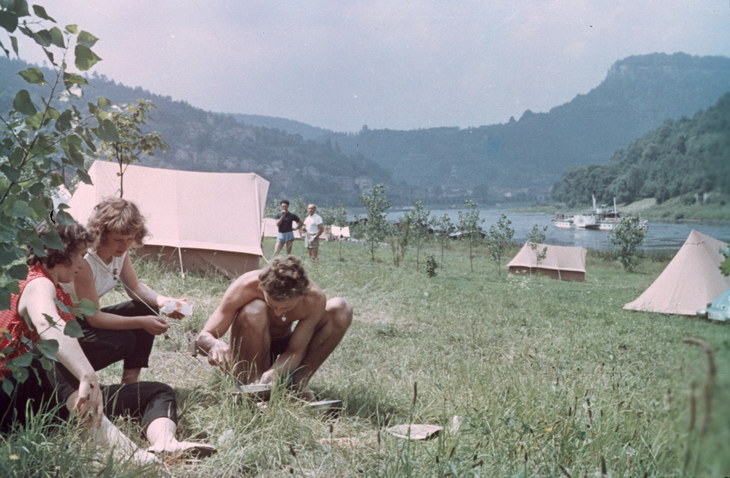 1950er. Sachsen. Elbsandsteingebirge. Camping. Fluss. Elbe