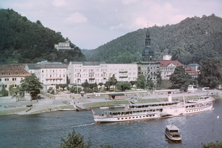 1950er. Sachsen. Elbsandsteingebirge. Fluss. Elbe. Raddampfer. Ausflugsdampfer