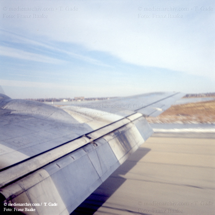 1960. Flugzeug. fliegen. Tragfläche. Flügel - wing. airplane