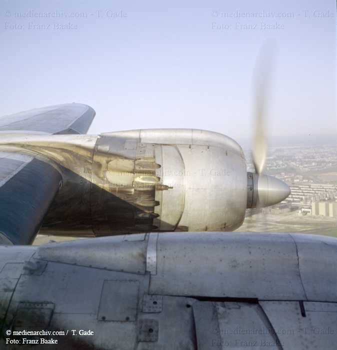 1960. USA. Flugzeug. airplane. Drehende Propeller