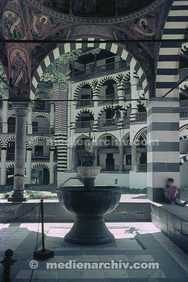 Das Rila-Kloster liegt 20 km östlich der kleinen Stadt Rila. Orthodoxer Religion.