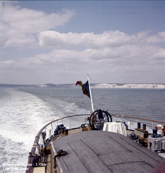 1960. Great Britain. England. Auf einem Schiff vor den Kreidefelsen von Dover. Ärmelkanal