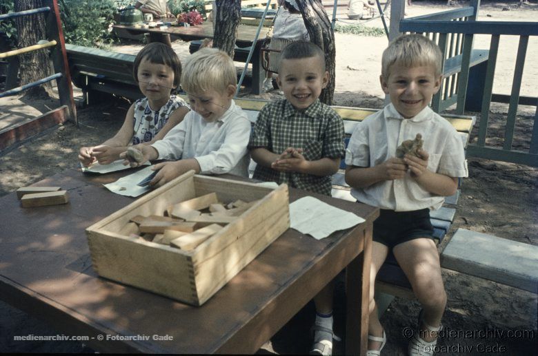 1970. Sowjetunion. Russland.  Charkow. Kinder beim Spielen