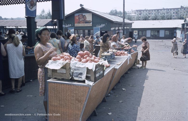 1970. Sowjetunion. Russland.  Charkow. Gemüsemarkt