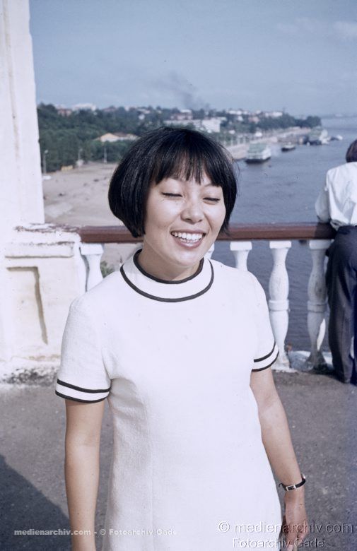 1970. Sowjetunion. Russland.  Charkow. Lachende junge Frau