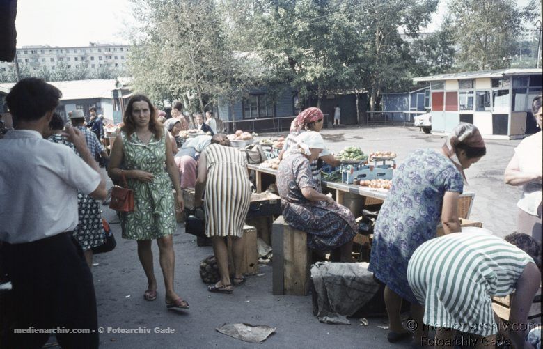 1970. Sowjetunion. Russland.  Charkow. Gemüsemarkt
