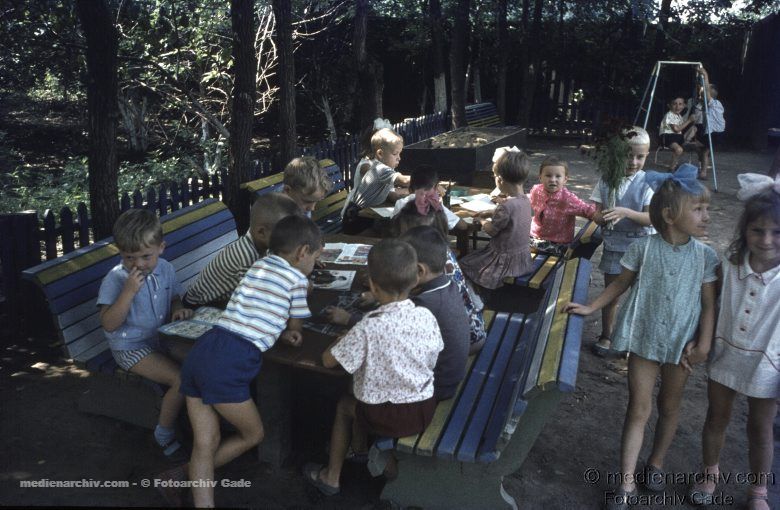 1970. Sowjetunion. Russland.  Charkow. Spielende Kinder